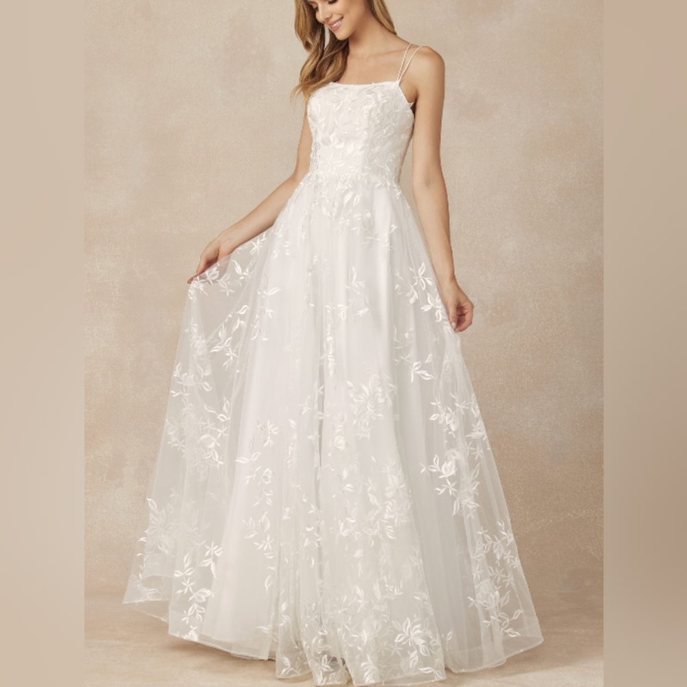 New long lace sleeveless Off white long wedding gown bridal dress